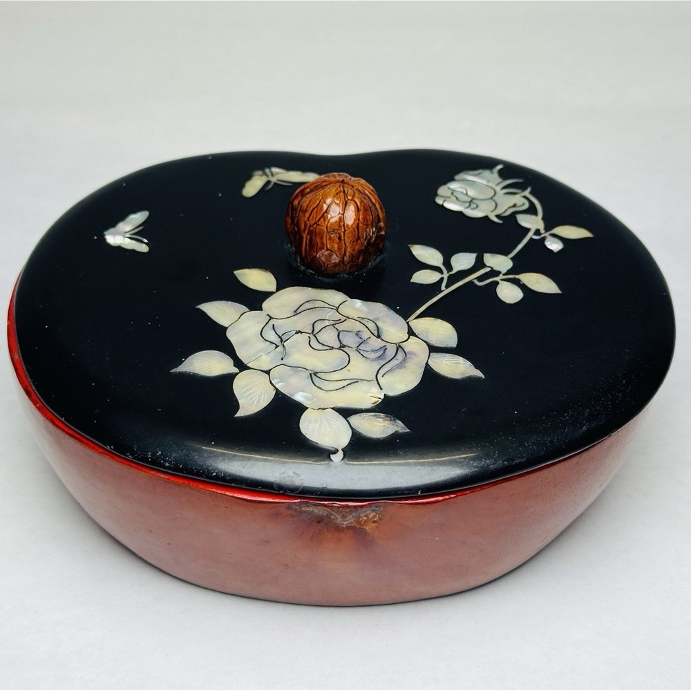 Vintage Japanese Inlaid Mother of Pearl Lacquer Peach Shaped Box w/Nut Look Lid